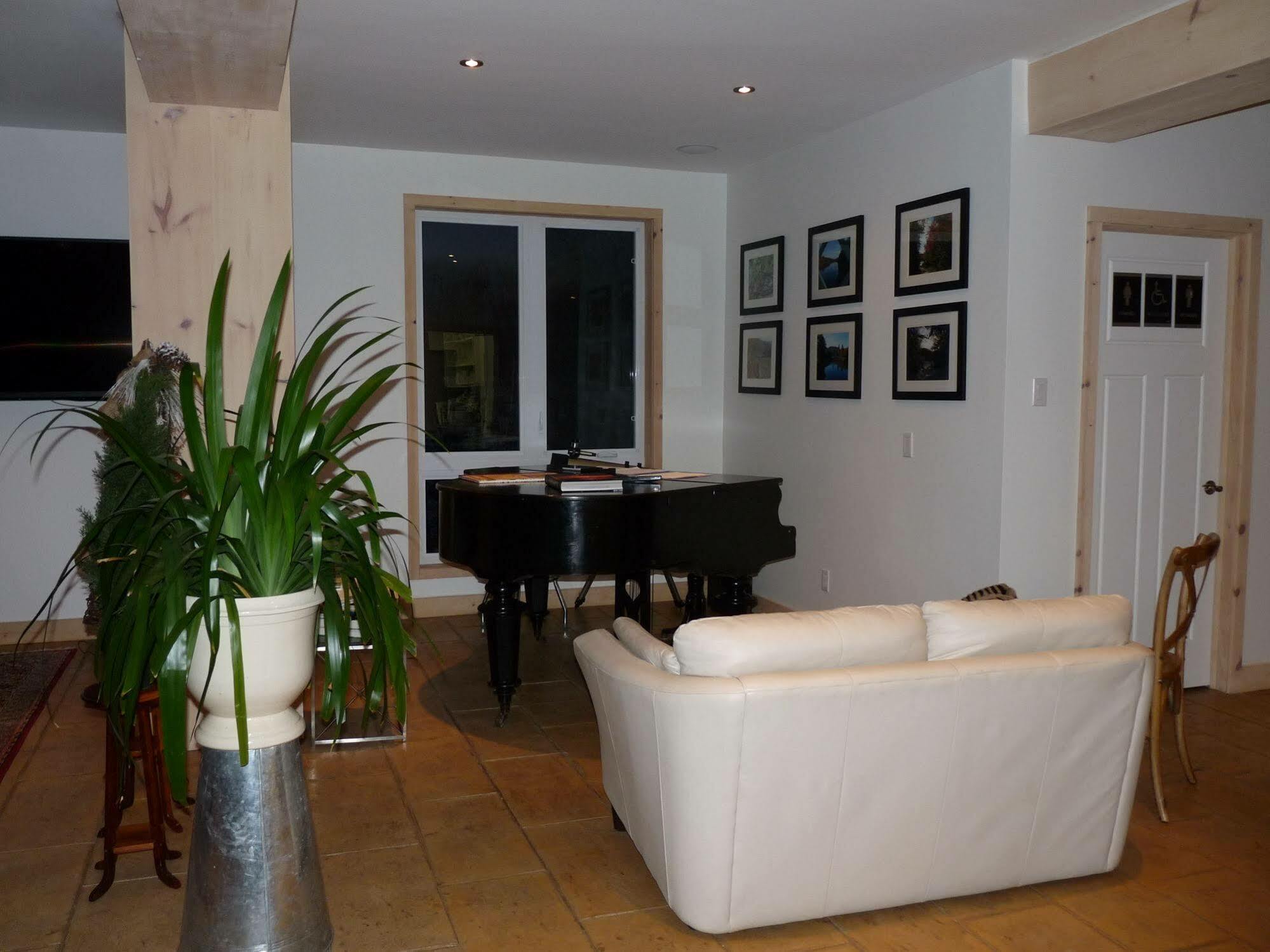 Eco Spa Highland Grenville-Sur-La-Rouge Buitenkant foto